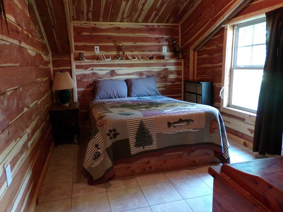 Cedar Cabin Located On A Buffalo Farm Marshall Екстер'єр фото